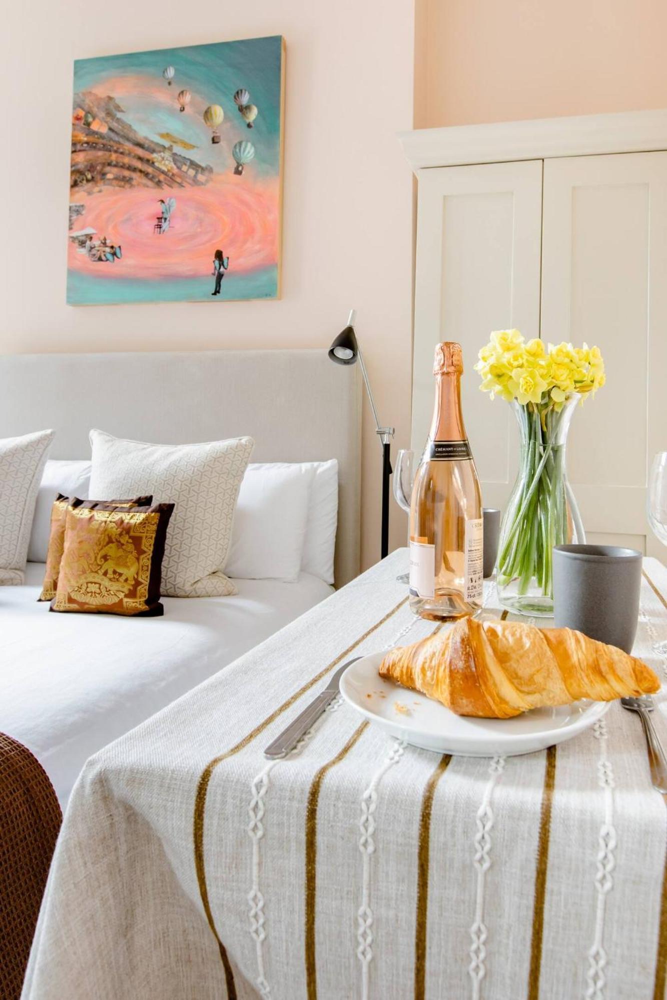 Luxury King-Bed Ensuite With Quiet Private Patio ロンドン エクステリア 写真